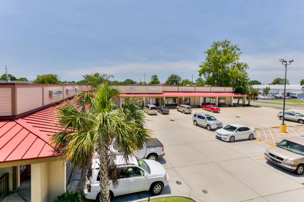 Frenchman's Creek Shopping Center: 2221 Transcontinental Dr, Metairie, LA 70001